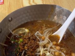 -魔都三兄弟酸辣粉·蘸卤炸串(虹桥万科店)