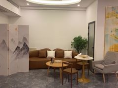 -欧辰国际酒店(重庆欢乐谷轻轨站店)