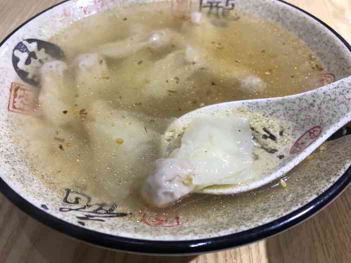 老上海馄饨铺(岱山店"性价比蛮高的,饺子和馄饨味道都不错.