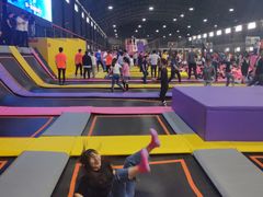 -嘿哟动霸CHUA·新潮玩运动娱乐中心·蹦床滑冰团建乐园