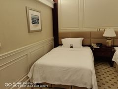 -深圳富苑皇冠假日套房酒店