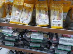 -全家便利店(莲花池东路店)