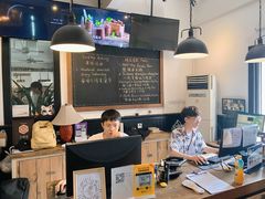 -拖板鞋咖啡旅行酒店(春熙路地铁站店)