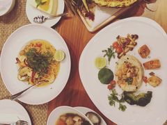 -Chom Cafe and Restaurant