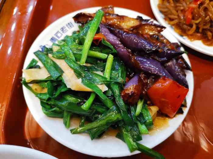 青石老街(东风路店)-"是家快餐店,卫生环境不错,味道她们都说不.