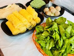 -鲜入围煮花胶鸡海鲜火锅