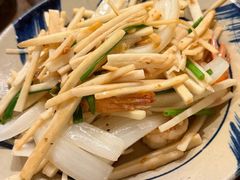 -Cuc Gach Quan Restaurant