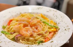 Garlic Cream Shrimp Pasta
