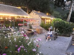 -百里峡七彩艺术小镇