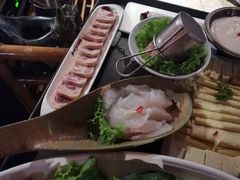 -老牌坊云南鱼豆花火锅(哈西万达店)