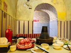 -洞庭洲·防空洞火锅·烧烤·铜锅涮肉(新百广场店)