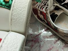 -京伟修鞋洗鞋奢侈品皮具护理店