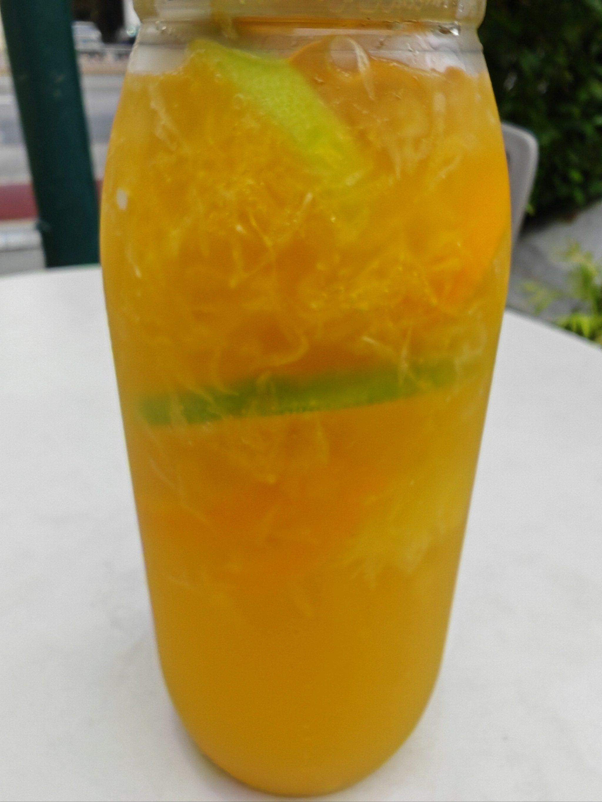 经常去喝的一家饮品店,很喜欢喝他家的橙子柠檬茶,味道真的不错