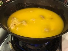 -鲜入围煮花胶鸡海鲜火锅