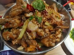 泥炉碳锅牛蛙-西街夜油条·麻团包乌饭
