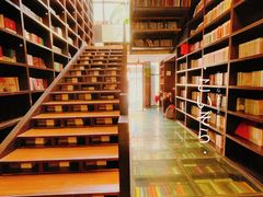 -钟书阁(松江泰晤士小镇店)