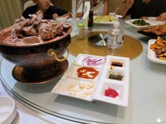 手抓羊肉-撒拉花儿·新疆菜·清真(太阳宫店)