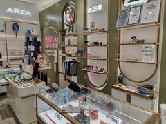 -目上眼镜·蔡司依视路授权(青浦宝龙店)