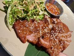 招牌泰式蜜汁猪颈肉-泰盏鬼·颓废冬阴(陈家祠扬韬店)