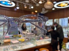 -上海网星眼镜批发·蔡司依视路官方授权(三叶眼镜城店)