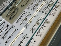 -无奔眼镜·蔡司·依视路授权店(朝阳大悦城店)