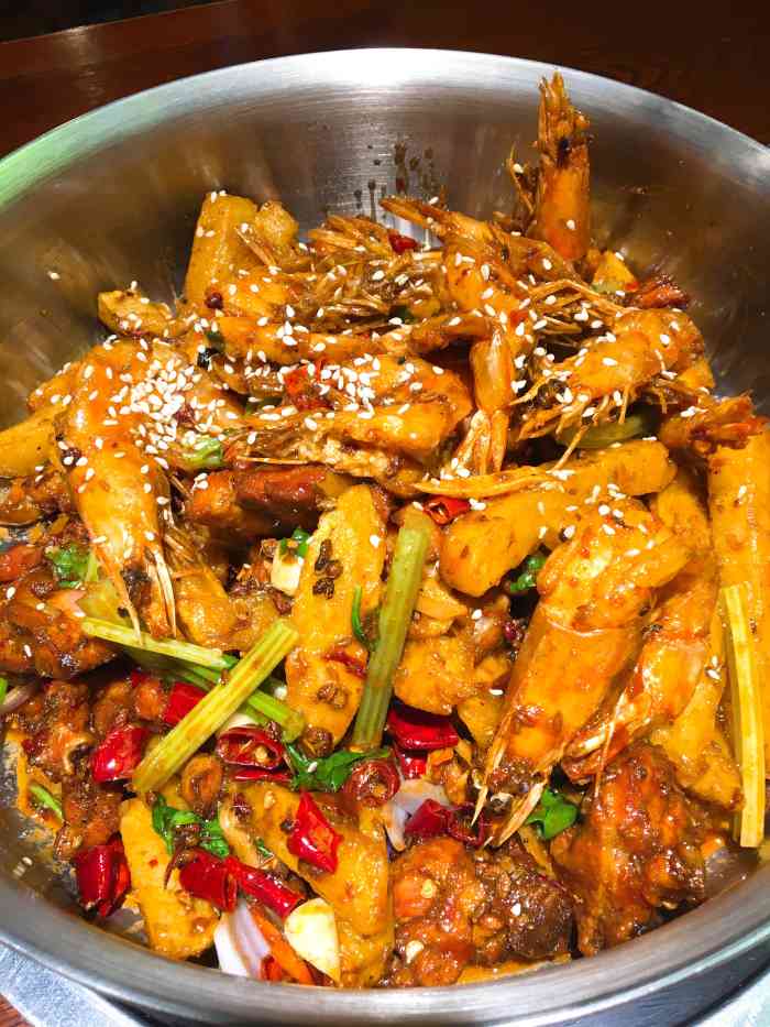 鸡公虾婆(蒲城店)-"一个人来的 环境不错服务态度也可以 .