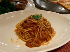 经典意大利细面配蒜味番茄酱-WOLFGANG PUCK KITCHEN & BAR(迪士尼小镇店)