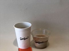 冰澳白-Seesaw Coffee(上生新所店)