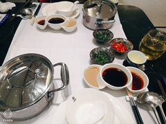 -红鼎豆捞·非遗鲍皇汤火锅(宝丰路店)