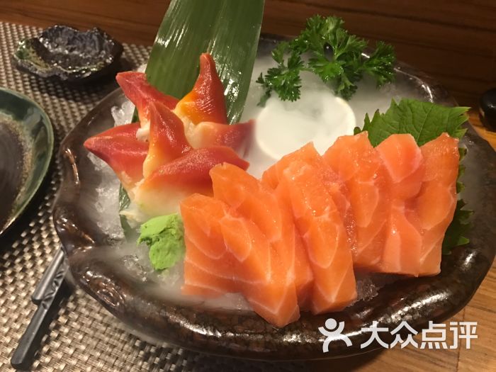 一禾日本料理深夜食堂三文鱼刺身图片 - 第1张
