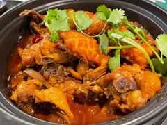 鲜鲍鱼花椒焖鸡煲-香樟花园新粤料理(无锡万象城店)