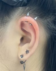 -AI艾耳·专业手工耳洞·穿孔美学馆