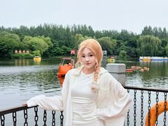 -王府井奥莱棋盘山小镇