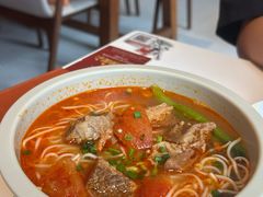 番茄牛肉面-巷子宽·酸菜鱼(迪士尼小镇店)