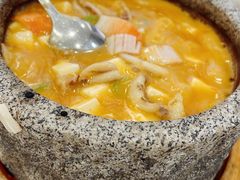 海鲜石锅豆腐-香港新曜记·粤菜点心(滨江宝龙店)