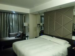 -桔子酒店(上海西藏北路地铁站店)