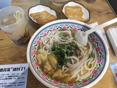 -鑫花溪牛肉米粉(人民广场店)