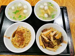 -松树干拌面店