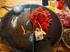 菌菇鸳鸯锅-抄姐老火锅(重庆总店)