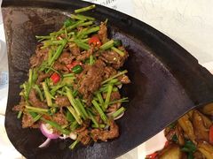 小炒黄牛肉-黄家饺子东北特色菜馆(湖滨商业街店)