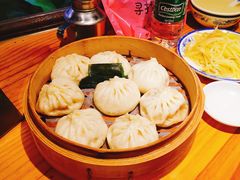 猪肉鲜虾灌汤包-草包包子铺(宽厚里店)