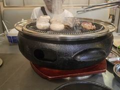 -围炉肉舍•炭烤活鳗•丹东海鲜烤肉(步行街店)