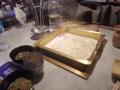 -尚尚仙·酸汤猪手·猪肚鸡火锅(华联万柳购物中心店)