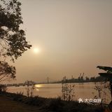 找个有水有草坪的环境好的地吧