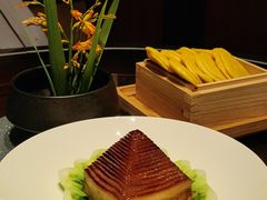 金牌扣肉配玉米饼-杭州西子湖四季酒店·金沙厅