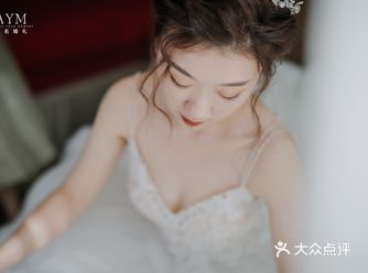 婚礼进行的时刻，不由自主的观察新人的表情，感动、欣喜