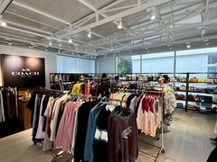 -百年港湾奥特莱斯(香炉礁店)