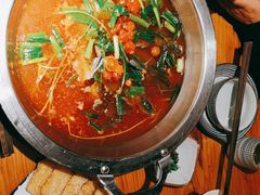 -野山舂·贵州现舂酸汤火锅(鸿通城店)