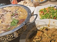 -老码头黑皮肘子锅包肉(赣水路店)