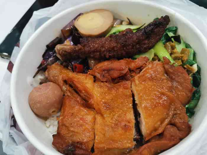 饭爵便当(高沙店)-"鸡排饭加上冬瓜豆腐汤的套餐.里面的素菜可.